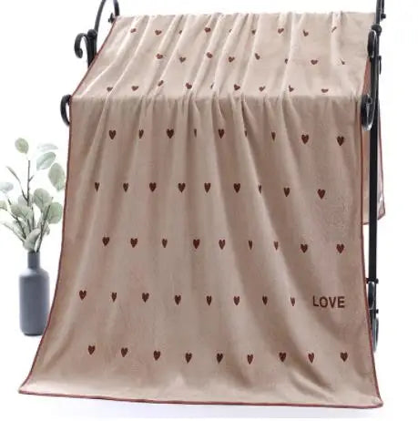 Serviette De Bain Avec Des Cœurs