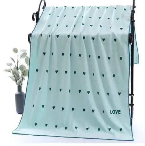 Serviette De Bain Avec Des Cœurs