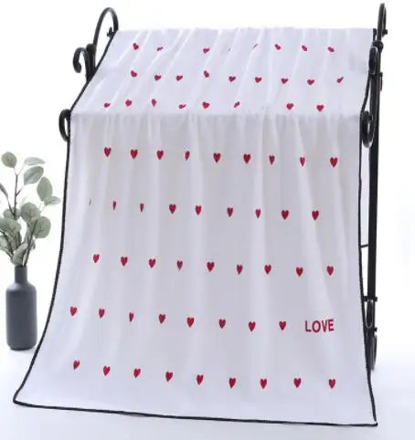 Serviette De Bain Avec Des Cœurs