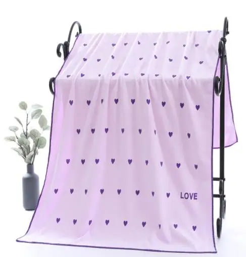 Serviette De Bain Avec Des Cœurs