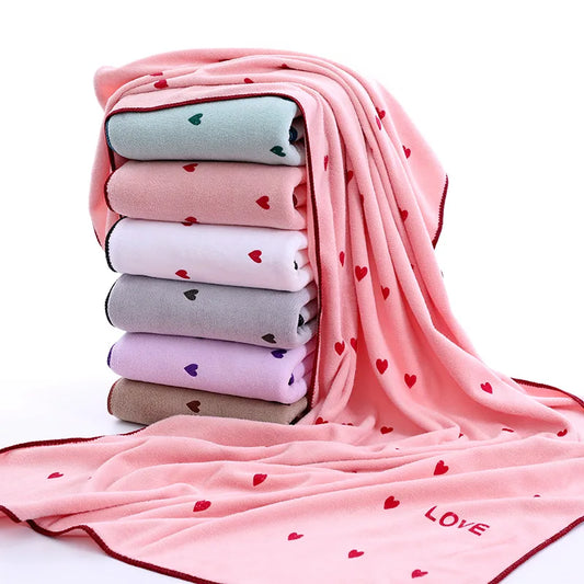 Serviette De Bain Avec Des Cœurs